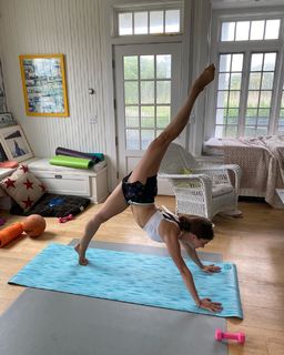 Violetta Komyshan feet photo 2