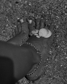 Virginia Dikaioulia feet photo 10
