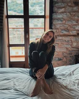 Virginia Dikaioulia feet photo 1