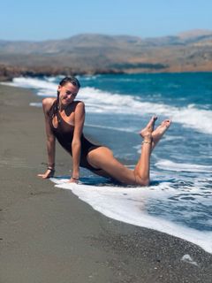 Virginia Dikaioulia feet photo 7