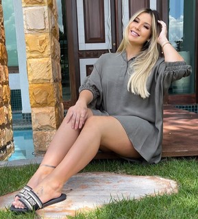 Virginia Fonseca feet photo thumbnail