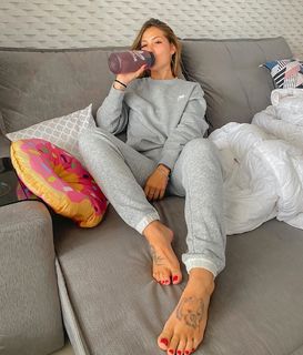 Virginia Fonseca feet photo thumbnail