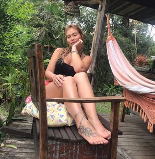 Virginia Fonseca feet photo thumbnail