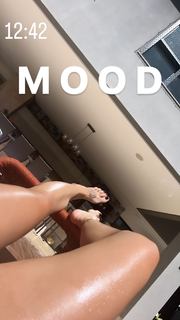Virginia Fonseca feet photo thumbnail