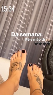 Virginia Fonseca feet photo thumbnail