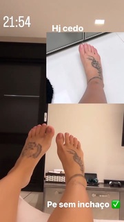 Virginia Fonseca feet photo thumbnail