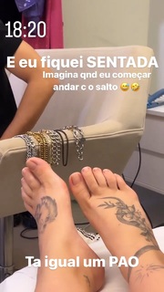Virginia Fonseca feet photo thumbnail
