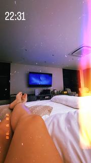 Virginia Fonseca feet photo thumbnail