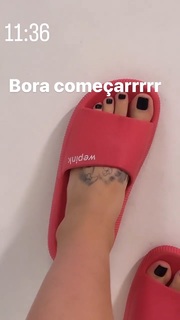 Virginia Fonseca feet photo thumbnail