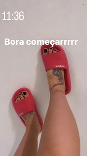 Virginia Fonseca feet photo thumbnail