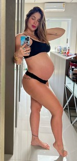 Virginia Fonseca feet photo thumbnail