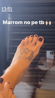 Virginia Fonseca feet photo thumbnail