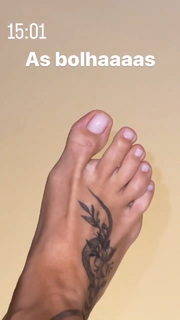 Virginia Fonseca feet photo thumbnail