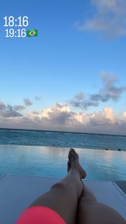 Virginia Fonseca feet photo thumbnail