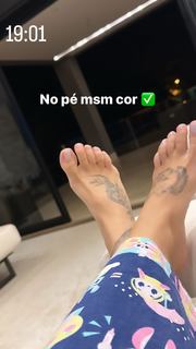 Virginia Fonseca feet photo thumbnail