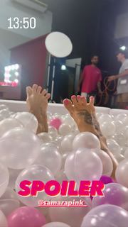 Virginia Fonseca feet photo thumbnail