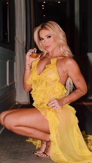Virginia Fonseca feet photo thumbnail