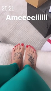 Virginia Fonseca feet photo thumbnail