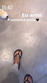 Virginia Fonseca feet photo thumbnail
