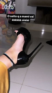 Virginia Fonseca feet photo thumbnail