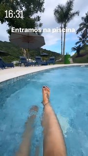 Virginia Fonseca feet photo thumbnail