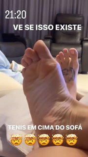 Virginia Fonseca feet photo thumbnail