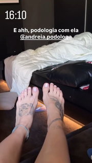 Virginia Fonseca feet photo thumbnail