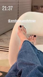 Virginia Fonseca feet photo thumbnail
