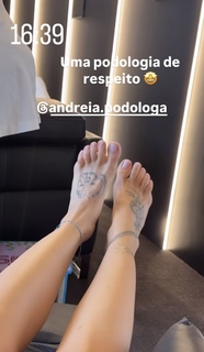 Virginia Fonseca feet photo thumbnail