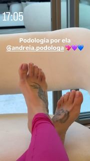 Virginia Fonseca feet photo thumbnail