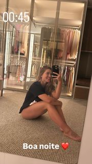 Virginia Fonseca feet photo thumbnail