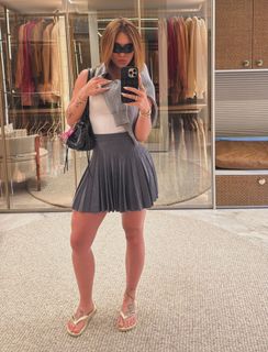 Virginia Fonseca feet photo thumbnail