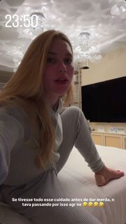 Virginia Fonseca feet photo thumbnail