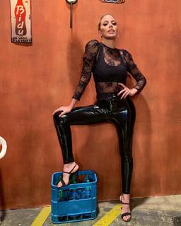 Virginia Gallardo feet photo 3