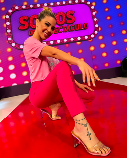 Virginia Gallardo feet photo 1