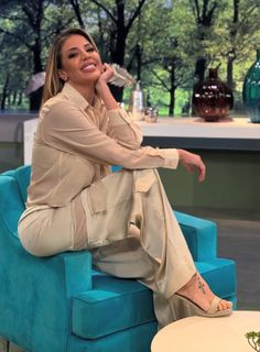 Virginia Gallardo feet photo 3