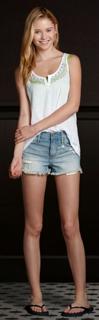 Virginia Gardner feet photo thumbnail
