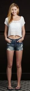 Virginia Gardner feet photo thumbnail