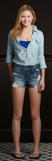 Virginia Gardner feet photo thumbnail