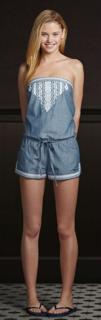 Virginia Gardner feet photo thumbnail