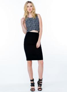 Virginia Gardner feet photo thumbnail