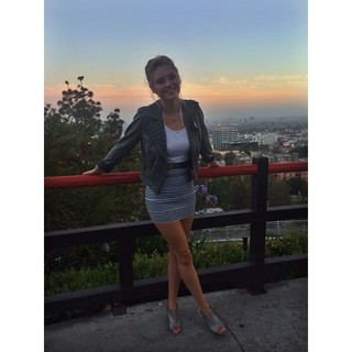 Virginia Gardner feet photo thumbnail