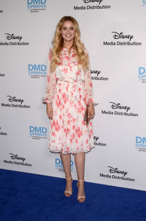 Virginia Gardner feet photo thumbnail