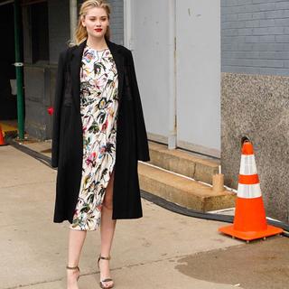 Virginia Gardner feet photo thumbnail