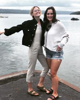 Virginia Gardner feet photo thumbnail