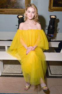 Virginia Gardner feet photo thumbnail
