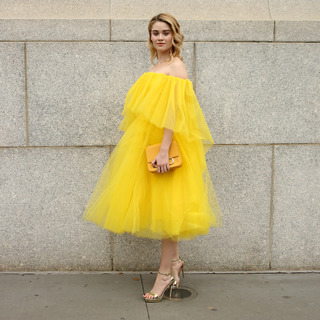 Virginia Gardner feet photo thumbnail