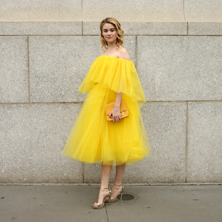 Virginia Gardner feet photo thumbnail