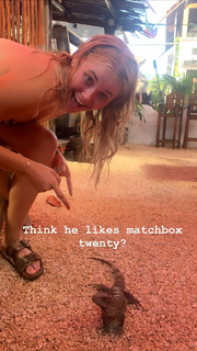 Virginia Gardner feet photo thumbnail
