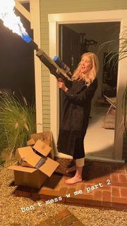 Virginia Gardner feet photo thumbnail